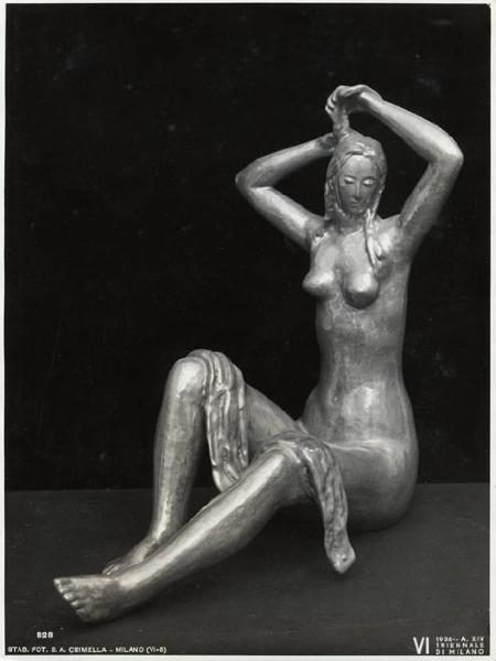 VI Triennale - Sezione dell'E.N.A.P.I. - Marmo, onice, alabastro - Statuetta in alabastro