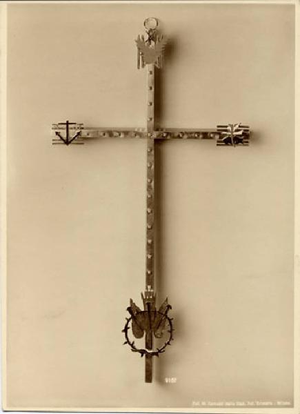 VI Triennale - Sezione dell'E.N.A.P.I. - Argenterie - Croce in argento e smalto