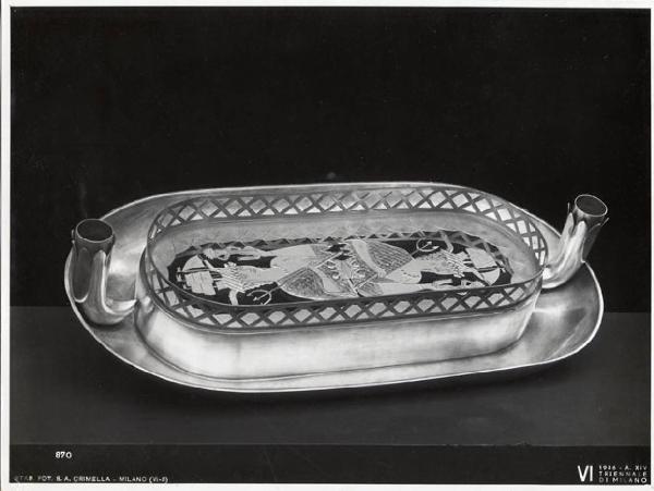 VI Triennale - Sezione dell'E.N.A.P.I. - Argenterie - Centro da tavola in argento e specchio inciso