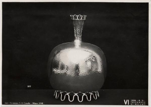 VI Triennale - Sezione dell'E.N.A.P.I. - Argenterie - Vaso in argento