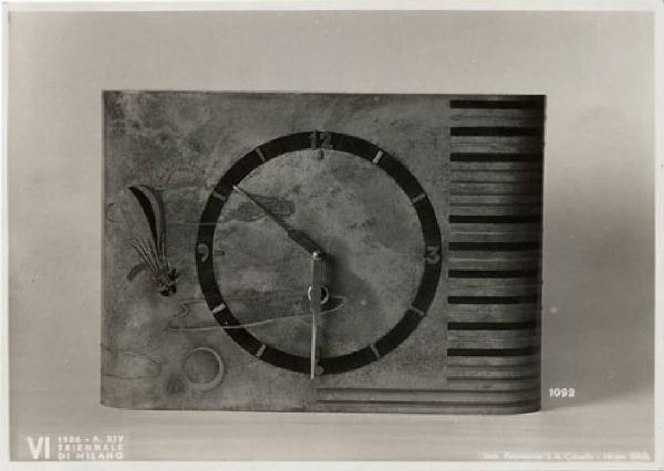 VI Triennale - Sezione dell'E.N.A.P.I. - Varie - Orologio in pelle-pergamena con tarsie di legno e metallo