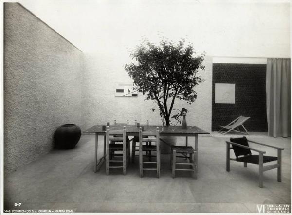 VI Triennale - Mostra dell'arredamento - Stanza di soggiorno e terrazzo di Luigi Figini e Gino Pollini