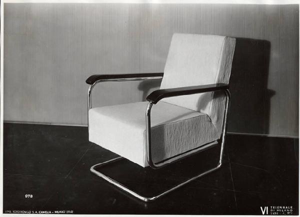 VI Triennale - Mostra dell'arredamento - Sala di attesa per lo studio di un medico di Piero Bottoni e Mario Pucci - Poltrona a telaio involuto