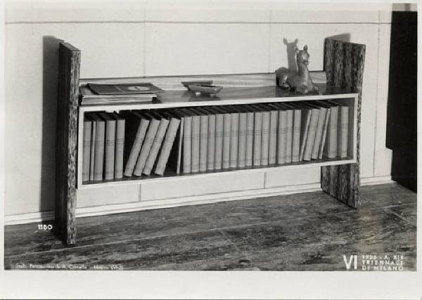 VI Triennale - Mostra dell'arredamento - Stanza di soggiorno di Antonio Cassi-Ramelli e Paolo Buffa - Piccola libreria