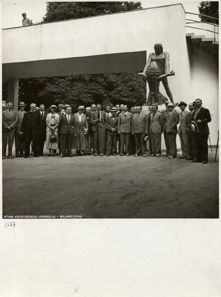 VI Triennale - Visita del ministro della Cultura Popolare, Dino Alfieri - Giornalisti esteri - Giulio Barella - Marcello Torsiello