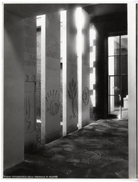 VII Triennale - Mostra dell'architettura - Ingresso con bassorilievi di Fausto Melotti