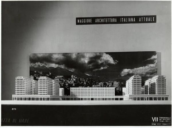 VII Triennale - Mostra dell'architettura - Sezione 2°. L'architettura maggiore italiana attuale - Modello in scala della piazza alla Foce di Genova di Luigi Carlo Daneri.