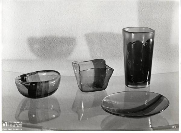 VII Triennale - Mostra dei metalli e dei vetri - Produzione Venini - Vasi e ciotole in vetro colorati