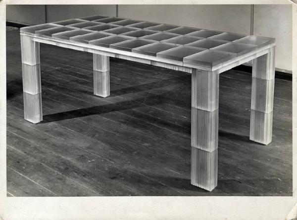 VII Triennale - Mostra dei metalli e dei vetri - Produzione Venini - Tavolo in vetro molato e inciso