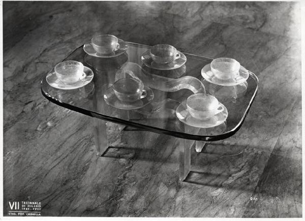 VII Triennale - Mostra dei metalli e dei vetri - Produzione Seguso - Tavolino e servizio da tè in vetro