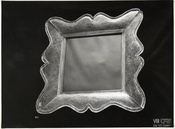 VII Triennale - Mostra dei metalli e dei vetri - Produzione Seguso - Cornice in cristallo per specchio