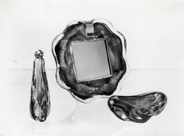 VII Triennale - Mostra dei metalli e dei vetri - Produzione Seguso - Servizio da toeletta in cristallo