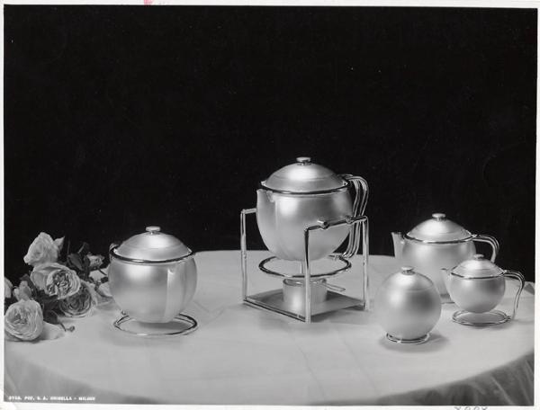VII Triennale - Mostra dei metalli e dei vetri - Servizio da tè e caffè d'argento del Gruppo B.B.P.R.