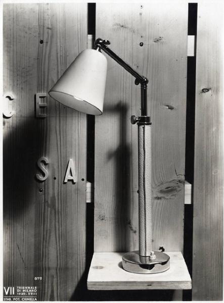 VII Triennale - Mostra dei metalli e dei vetri - Lampada da tavolo di Gino Sarfatti