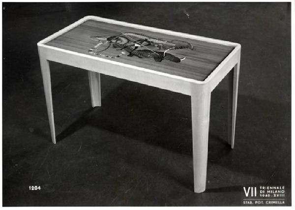 VII Triennale - Mostra dell'E.N.A.P.I. - Mobili e oggetti di legno - Tavolino con piano intarsiato di Mario Romano