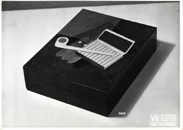 VII Triennale - Mostra dell'E.N.A.P.I. - Mobili e oggetti di legno - Scatola intarsiata di Erberto Carboni