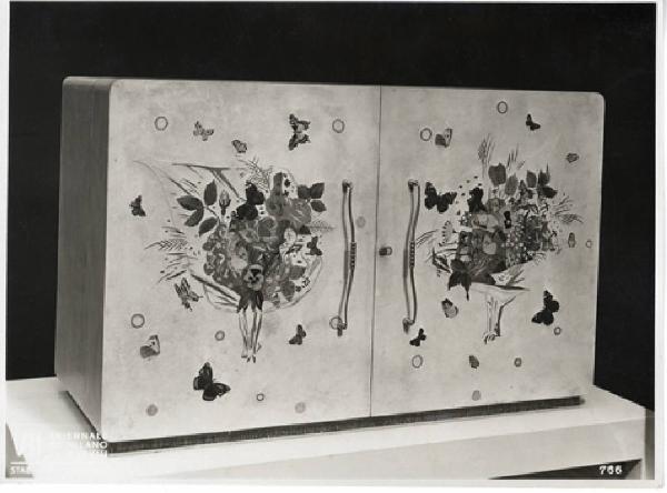 VII Triennale - Mostra dell'E.N.A.P.I. - Mobili e oggetti di legno - Stipo di legno intarsiato di Antonio Canciani