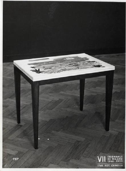 VII Triennale - Mostra dell'E.N.A.P.I. - Alabastro, marmo, pietra - Tavolino con piano a intarsio di marmi di Alberto Salietti