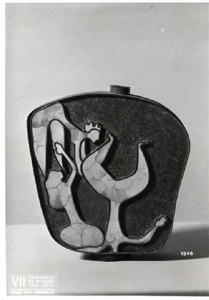 VII Triennale - Mostra dell'E.N.A.P.I. - Metalli vari - Vaso di ottone patinato con applicazioni di osso di Alfio Fallica