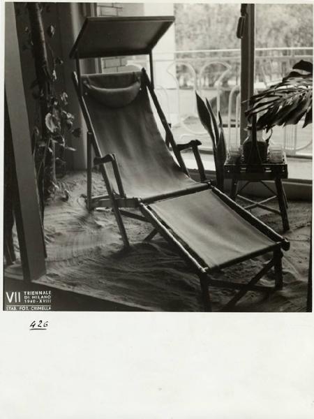 VII Triennale - Mostra dell'attrezzatura coloniale - Sedia a sdraio con parasole in legno
