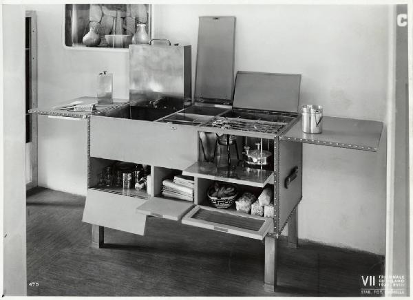 VII Triennale - Mostra dell'attrezzatura coloniale - Mobile-cucina trasportabile da carovana di Salvo D'Angelo