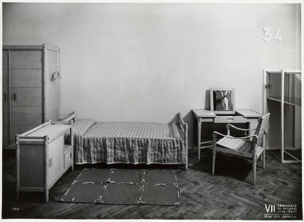 VII Triennale - Mostra dell'attrezzatura coloniale - Camera da letto smontabile di Schirollo e Carlo Enrico Rava