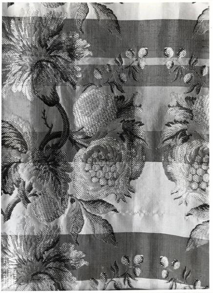 VII Triennale - Mostra dei tessuti e dei ricami - Sala di Vittorio Ferrari e del Gonfalone - Tessuto di seta