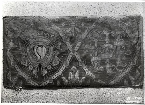 VII Triennale - Mostra dei tessuti e dei ricami - Sala di Vittorio Ferrari e del Gonfalone - Tessuto di seta