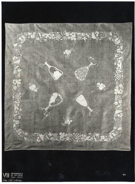 VII Triennale - Mostra dei tessuti e dei ricami - Sezione dei merletti e dei ricami - Tovaglia ricamata di Laura Colarieti Tosti