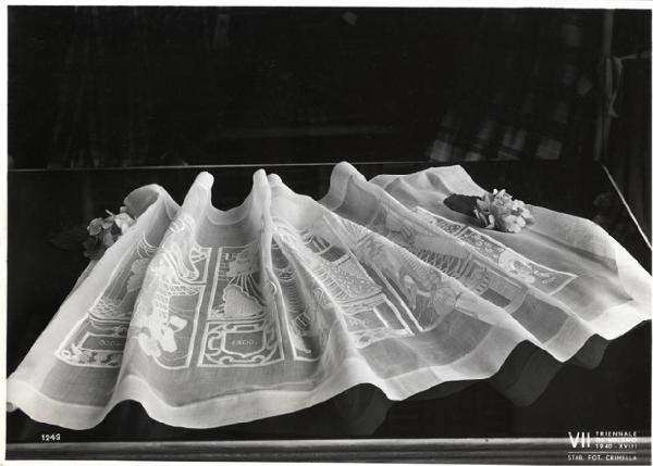 VII Triennale - Mostra dei tessuti e dei ricami - Sezione dei merletti e dei ricami - Striscia in organdis ricamata