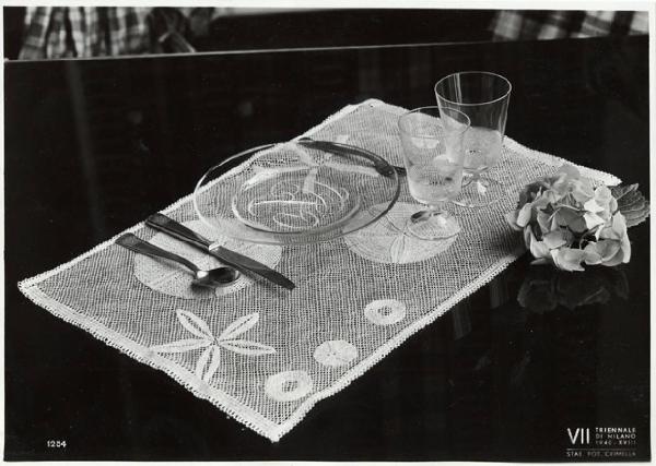 VII Triennale - Mostra dei tessuti e dei ricami - Sezione dei merletti e dei ricami - Servizio all'americana di Emilia Bellini