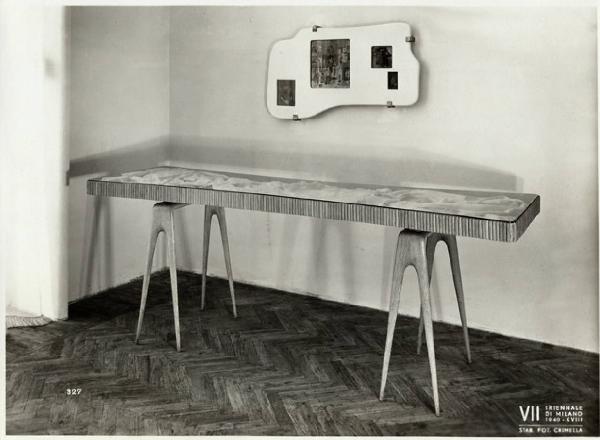 VII Triennale - Mostra dei tessuti e dei ricami - Sezione dei merletti e dei ricami - Tavolo da esposizione di Fabrizio Clerici