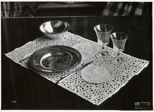 VII Triennale - Mostra dei tessuti e dei ricami - Sezione dei merletti e dei ricami - Tovaglietta americana in pizzo di Piero Fornasetti