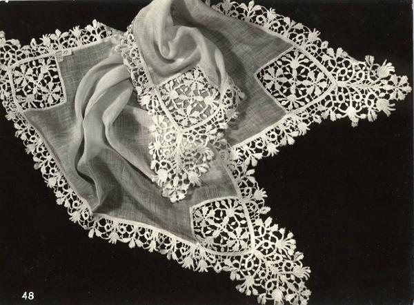 VII Triennale - Mostra dei tessuti e dei ricami - Sezione dei merletti e dei ricami - Tessuto con pizzo