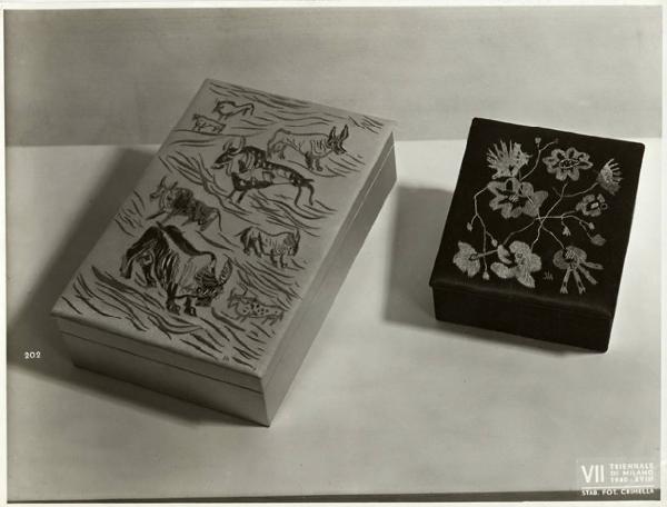VII Triennale - Mostra dell'E.N.A.P.I. - Ricami e merletti - Scatole ricamate in seta di Eugenio Fegarotti