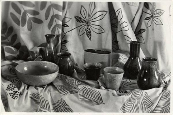 VII Triennale - Mostra della ceramica - Vasi in ceramica