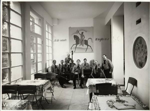 VII Triennale - Mostra dell'arredamento alberghiero - Ristorante ungherese di Jozsef Csapo Heim