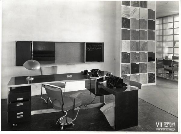 VII Triennale - Mostra dell'arredamento per ufficio - Arredamento dell'ufficio di una società per la lavorazione di marmi e pietre di Carlo De Carli