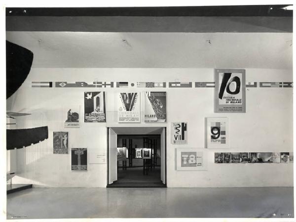 X Triennale - Salone d'onore. I trent'anni della Triennale 1924-54 - Ingresso al Salone d'onore - Agnoldomenico Pica