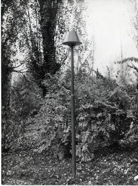 X Triennale - Parco Sempione - Mostra del fiore e del giardino - Lampioncino - Achille e Piergiacomo Castiglioni