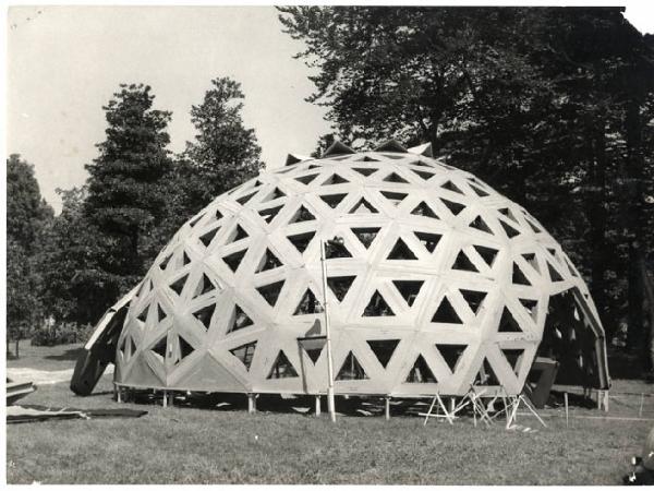 X Triennale - Parco Sempione - Partecipazione statunitense. Abitazione a cupola geodetica Füller - Roberto Mango