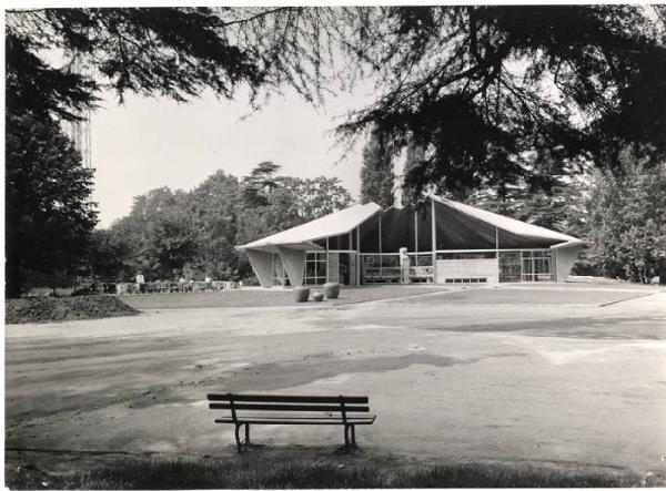 X Triennale - Parco Sempione - Padiglione per soggiorno - Lavori di costruzione - Ico Parisi - Silvio Longhi - Luigi Antonietti