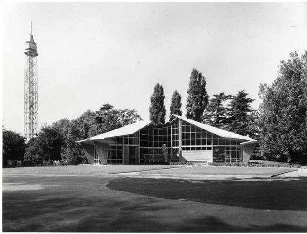 X Triennale - Parco Sempione - Padiglione per soggiorno - Ico Parisi - Silvio Longhi - Luigi Antonietti