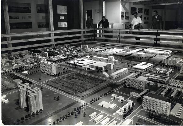 XI Triennale - Mostra Internazionale di Architettura moderna - Seconda parte: quartiere - Il Quartiere dal 1930 ad oggi - Modello di un quartiere residenziale di Rotterdam di Jacob Berend Bakema