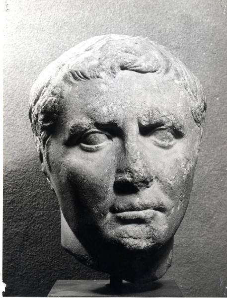 XI Triennale - Mostra di museologia - Testa virile romana di marmo