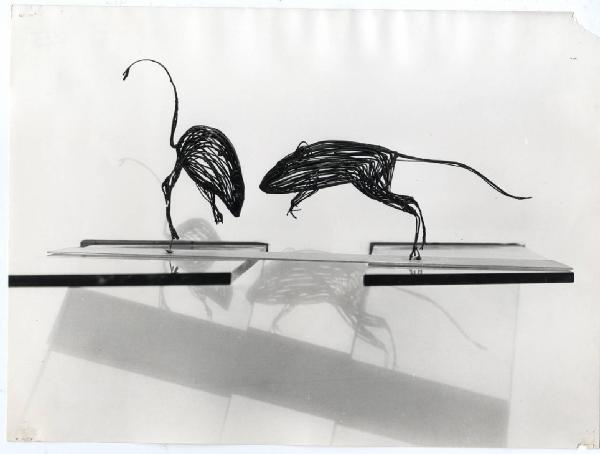XI Triennale - Mostra delle Produzioni d'arte - Sezione dei metalli - Composizione in filo d'acciaio "battaglia tra topi" - Antonio Benetton