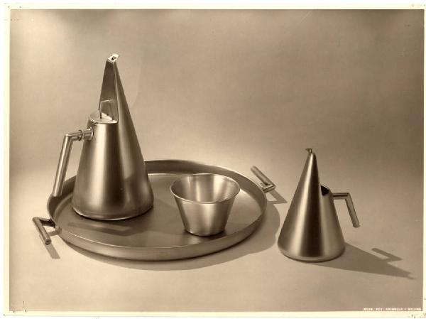 XI Triennale - Mostra delle Produzioni d'arte - Sezione dei metalli - Servizio per prima colazione d'argento "Tet a tet"