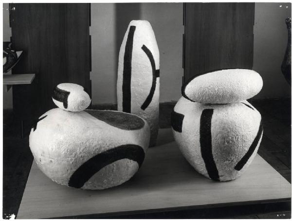 XI Triennale - Mostra delle Produzioni d'arte - Sezione della Ceramica - Vasi con tappo - Guido Gambone