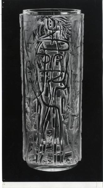 XI Triennale - Sezione della Cecoslovacchia - Vaso in cristallo soffiato con decorazione figurativa incisa