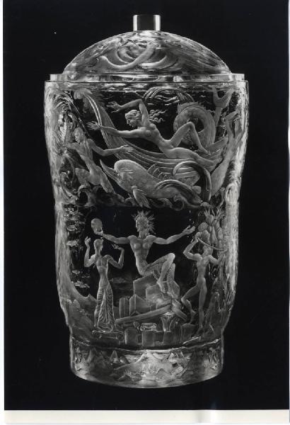XI Triennale - Sezione della Cecoslovacchia - Vaso in cristallo soffiato con decorazione figurativa incisa "Terra e mare" con coperchio